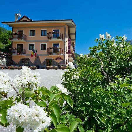 Albergo Valentino Bionaz Bagian luar foto