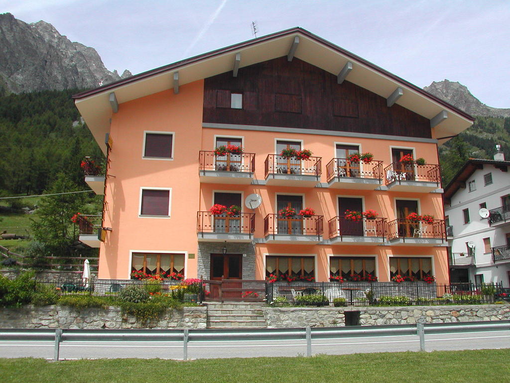 Albergo Valentino Bionaz Bagian luar foto