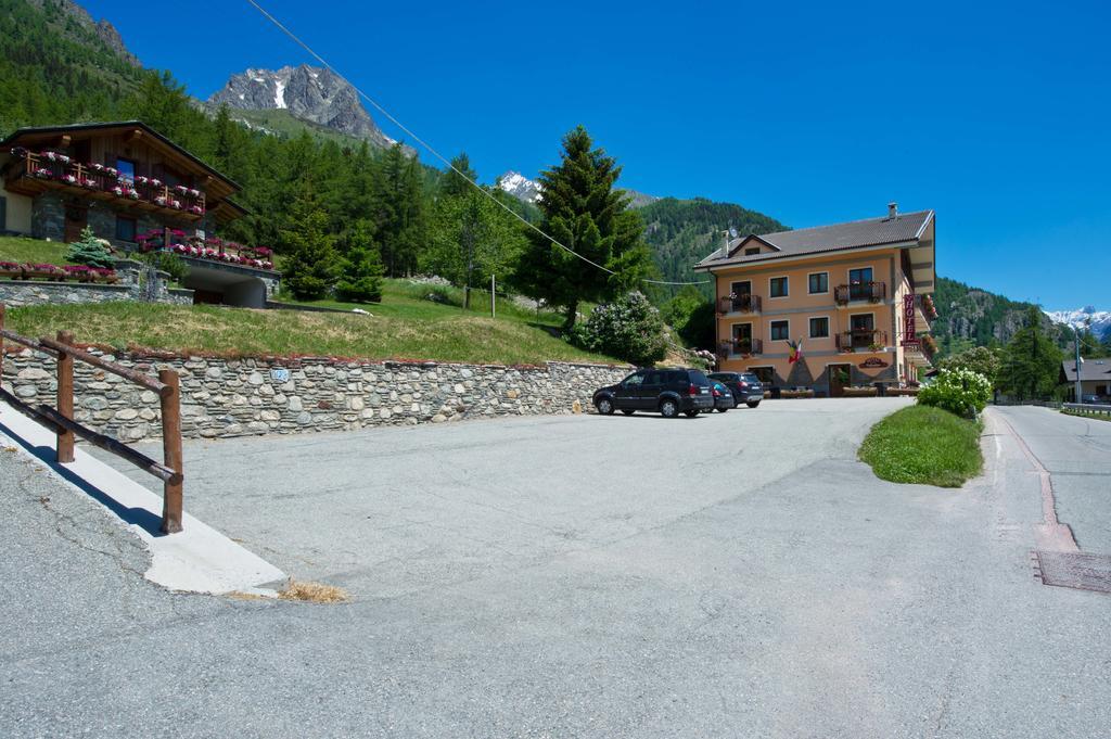 Albergo Valentino Bionaz Bagian luar foto